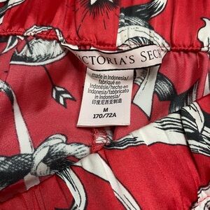 NEW. Size-M woman pajama pants with pockets from Victoria Secretes.